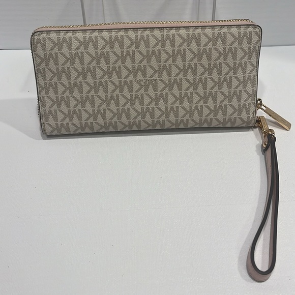 Michael kors wallet wristlet - Picture 2 of 5